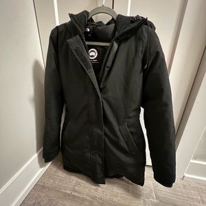 Canada goose jacket- great condition just does not fit me right REPOSH*